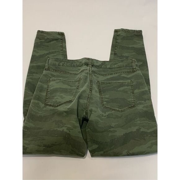 Arizona camo jegging, distressed, jean size 7 juniors ￼ - Picture 6 of 7